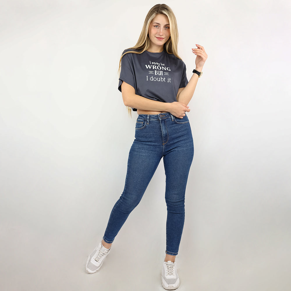 Cropped T-Shirt – Confident Quote