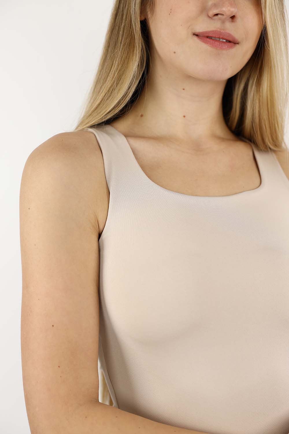 squared-neck-tank-top